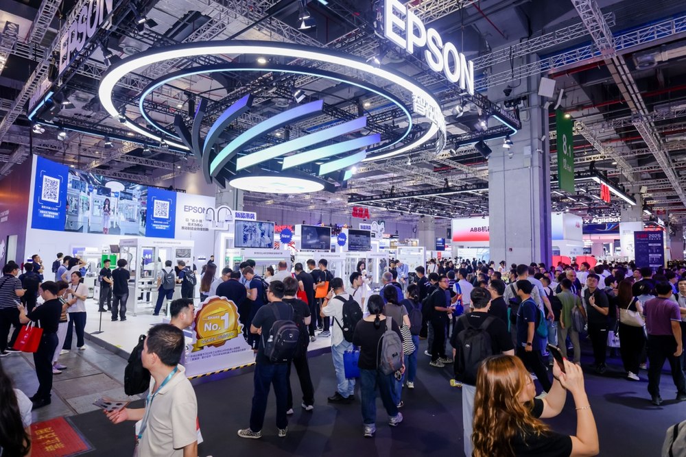 重磅新品首秀！爱普生携多项创新机器人方案亮相工博会(图1)